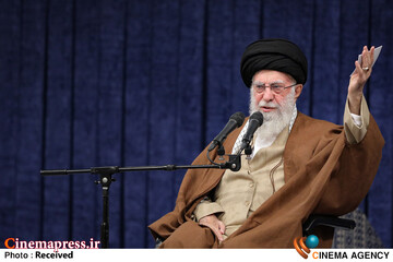 «آمریکا» می‌خواهد «ایران» ببلعد/ ملّت رشید ایران و جمهوری اسلامی مانع است/ «آمریکایی‌ها» بدانند که اگر این دفعه «جنگ» راه بیندازند این جنگ «جنگ منطقه‌ای» خواهد بود