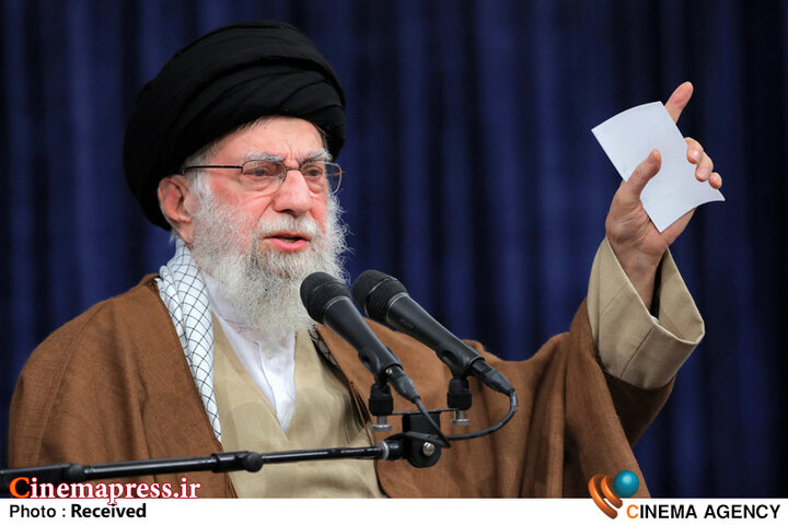 باید «دشمن» را «مأیوس» کرد/ «قدرت ملّی» بیش از آنکه به موشک و هواپیما ارتباط داشته باشد به «اراده‌ی ملّت‌ها» و «ایستادگی ملّت‌ها» ارتباط پیدا می‌کند