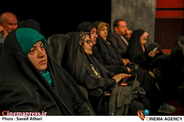 مراسم رونمایی از مجموعه تلویزیونی تنها گریه کن