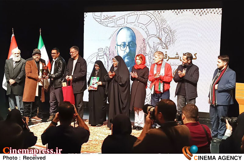 شجاعی طباطبایی: آثار «شرف» شاید به ظاهر ساده باشد اما از تکنیک بالا برخوردار و جز معدود هنرمندانی است که «سبک» دارد کمال شرف