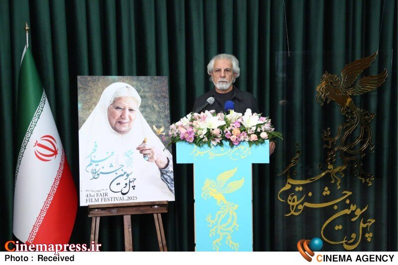 باید کمی صبوری کنیم تا بتوانیم آنچه را که به نظر من «آینه تمامنمای سینمای ایران» است چه در «نمایشهای ویژه» و چه در «بخش مسابقه» عرضه کنیم منوچهر شاهسواری