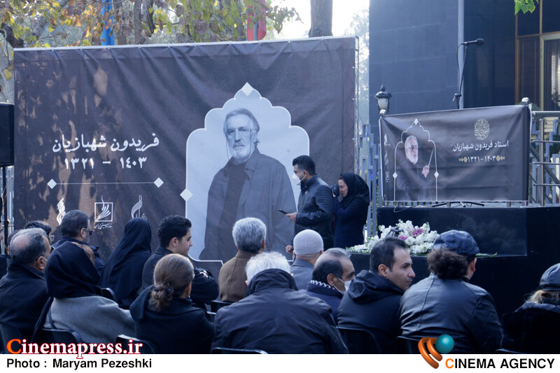 گنجهای: «فریدون شهبازیان» به محض شنیدن «اذان» واکنش نشان داد و با صدای «الله اکبر» از دنیا رفت تشییع فریدون شهبازیان 24 دی 1403