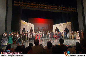 روز پنجم <a href='https://sayeb.ir/tag/%d8%ac%d8%b4%d9%86%d9%88%d8%a7%d8%b1%d9%87-%d8%aa%d8%a6%d8%a7%d8%aa%d8%b1-%d9%81%d8%ac%d8%b1'></div>جشنواره تئاتر فجر</a> تالار وحدت 7 بهمن 1403