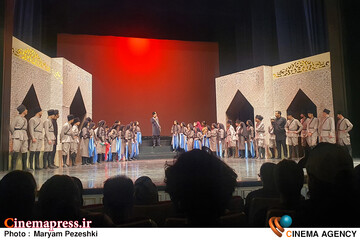 روز پنجم <a href='https://sayeb.ir/tag/%d8%ac%d8%b4%d9%86%d9%88%d8%a7%d8%b1%d9%87-%d8%aa%d8%a6%d8%a7%d8%aa%d8%b1-%d9%81%d8%ac%d8%b1'></div>جشنواره تئاتر فجر</a> تالار وحدت 7 بهمن 1403
