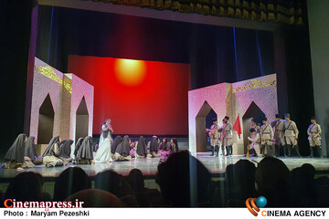 روز پنجم <a href='https://sayeb.ir/tag/%d8%ac%d8%b4%d9%86%d9%88%d8%a7%d8%b1%d9%87-%d8%aa%d8%a6%d8%a7%d8%aa%d8%b1-%d9%81%d8%ac%d8%b1'></div>جشنواره تئاتر فجر</a> تالار وحدت 7 بهمن 1403