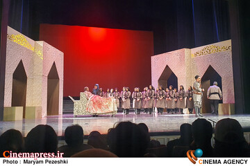 روز پنجم <a href='https://sayeb.ir/tag/%d8%ac%d8%b4%d9%86%d9%88%d8%a7%d8%b1%d9%87-%d8%aa%d8%a6%d8%a7%d8%aa%d8%b1-%d9%81%d8%ac%d8%b1'></div>جشنواره تئاتر فجر</a> تالار وحدت 7 بهمن 1403