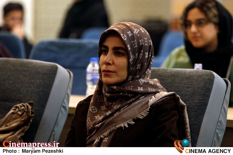 «معاون امور هنری» به تماشای «ذرات آشوب» نشست «معاون امور هنری» به تماشای «ذرات آشوب» نشست