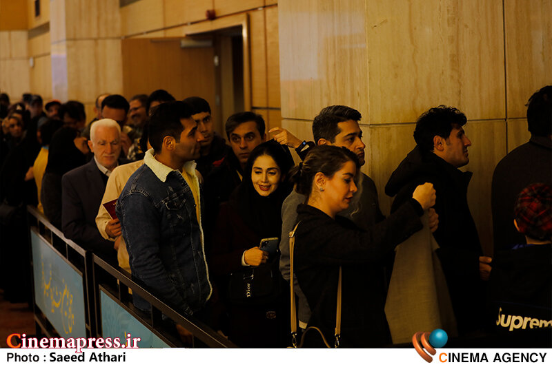 کدام فیلمهای فجر به سانس فوقالعاده رسیدند؟ تصاویر دومین روز جشنواره بین المللی فیلم فجر 1403