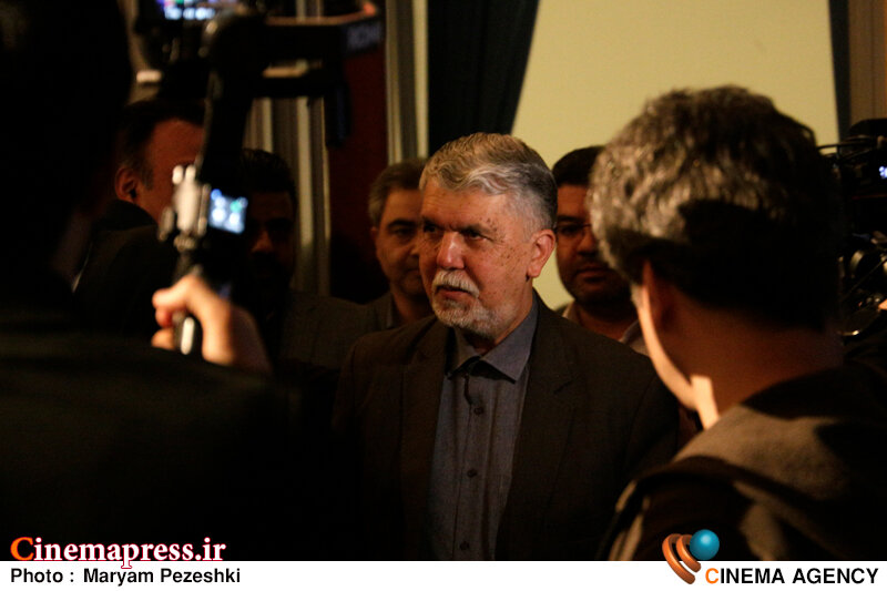 گسلهای قومی و مذهبی در ایران را نباید «تحریک» کرد/ هر صدا و تحرک «وحدتشکن» میتواند چونان خطر و دلهرهای را داشته باشد اختتامییه جشنواره بین المللی تئاتر فجر 13 بهمن 1403؛ سید عباس صالحی