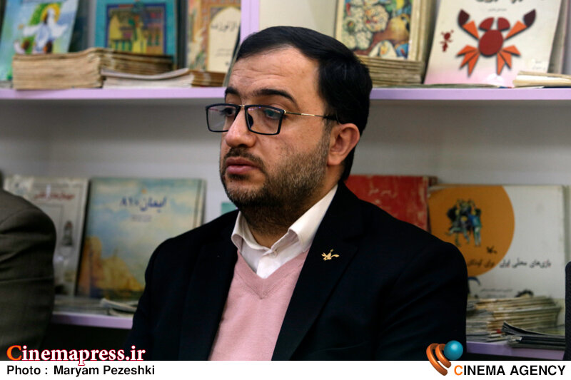 ماهیت «سند ملی اسباببازی» فرقی نکرده و فقط در مواردی «شکل» آن متفاوت شده/ پیمایش «آمار اسباببازی» جزء مصوبات «شورای نظارت بر اسباببازی» است رونمایی از سه کتاب جدید کانون پرورش فکری کودک و نوجوان 15 بهمن 1403؛ حامد علامتی