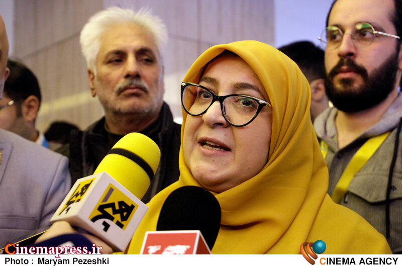 هدف از لایحه «مقابله با انتشار محتوای خبری خلاف واقع در فضای مجازی» این است که «آرامش روانی مردم» حفظ شود حواشی پنجمین روز جشنواره فیلم فجر 16 بهمن 1403؛ فاطمه مهاجرانی