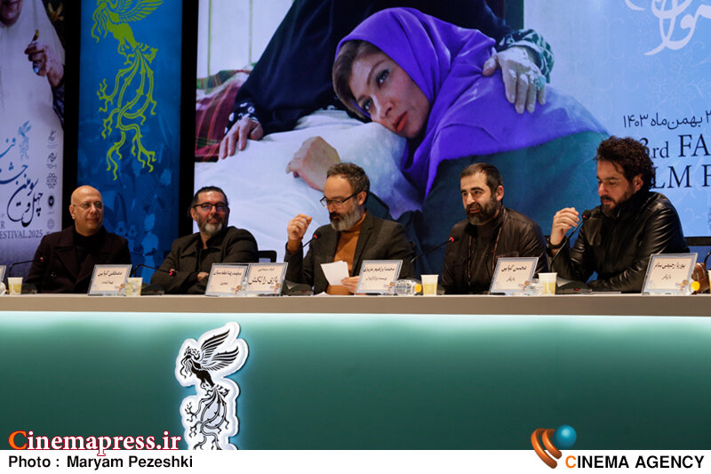 محمدابراهیم عزیزی: نباید به موضوع فساد مالی خندید چون سادهانگاری میشود/ خندیدن به موضوع فساد فاجعه است فیلم بازی را بکش 18 بهمن 1403