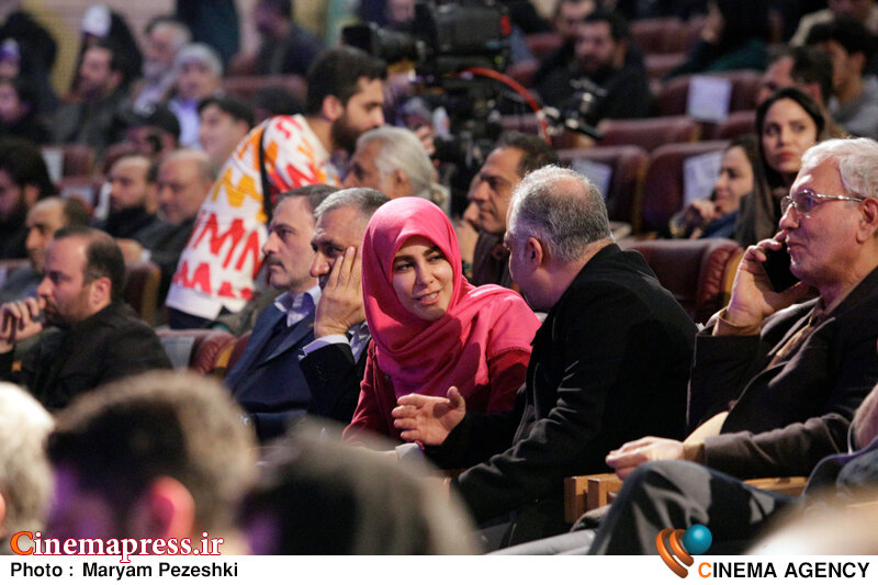«نادره رضایی» معاون هنری وزارت فرهنگ و ارشاد اسلامی نیز از فرزندان سرافراز زاگرساند و مسئولیتی بزرگ بر عهده دارند! اختتامییه جشنواره فیلم فجر 22 بهمن 1403؛ نادره رضایی