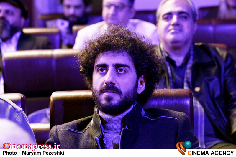 یکی از مشکلات ما این است که تصور میکنیم که هرکسی میتواند یک دوربین دستش بگیرد «مستندساز» است! یکی از مشکلات ما این است که تصور میکنیم که هرکسی میتواند یک دوربین دستش بگیرد «مستندساز» است!