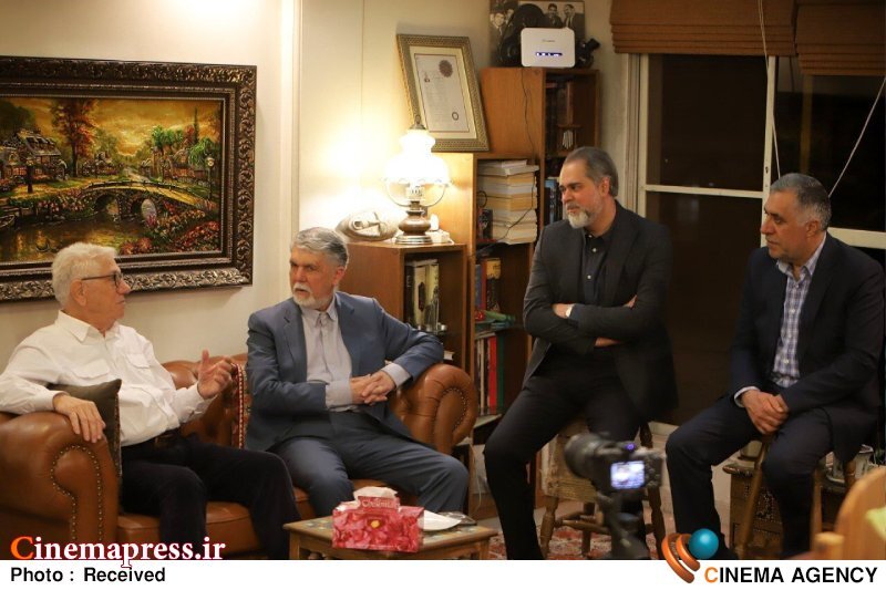 «وزیر ارشاد» به دیدار «علیرضا زریندست» رفت «وزیر ارشاد» به دیدار «علیرضا زریندست» رفت