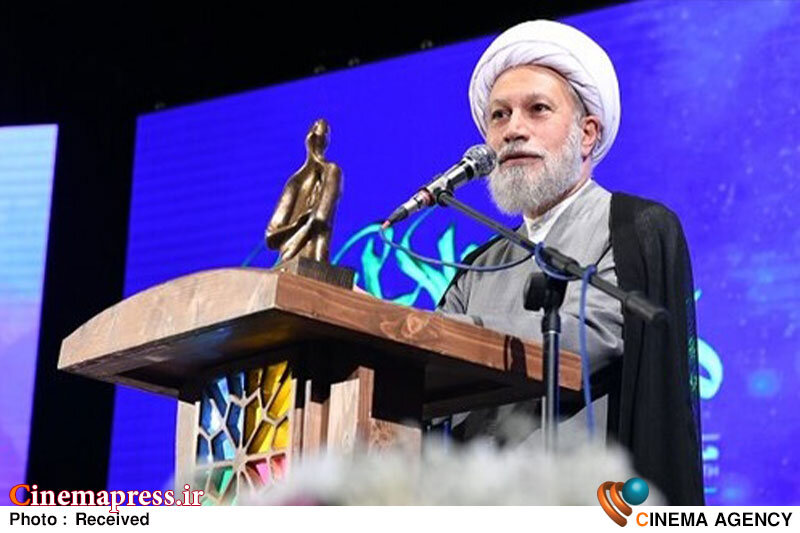 اگر امروز میخواهیم هنرمندانی نظیر «حافظ» و «سعدی» تکرار شوند باید «هنر» را «برای خدا» انجام و رواج دهیم اگر امروز میخواهیم هنرمندانی نظیر «حافظ» و «سعدی» تکرار شوند باید «هنر» را «برای خدا» انجام و رواج دهیم