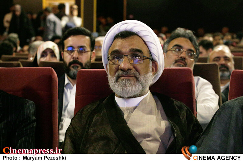 «شهید رئیسی» الگویی در حکمرانی ارائه داد» ضروری است که به اندیشه، سیره و «الگوی حکمرانی» وی توجه شود اختتامیه هفته هنر انقلاب و معرفی چهره هنر انقلاب 31 فروردین 1403؛ خسروپناه