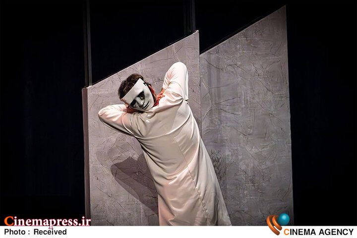 ۱۳۱ اثر از تهران و ۱۷۹ اثر از دیگر شهرهای کشور متقاضی حضور در «جشنواره تیاتر فجر» شدند