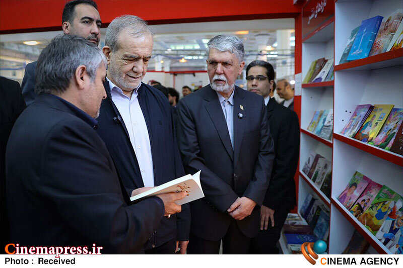 «کتابها» باید بر اساس مسائل و «نیاز روز جامعه» نوشته شوند/ «مردم» باید این «حق »را داشته باشند که با «آزادی» کتاب مورد نظر خود را برگزینند مسعود پزشکیان