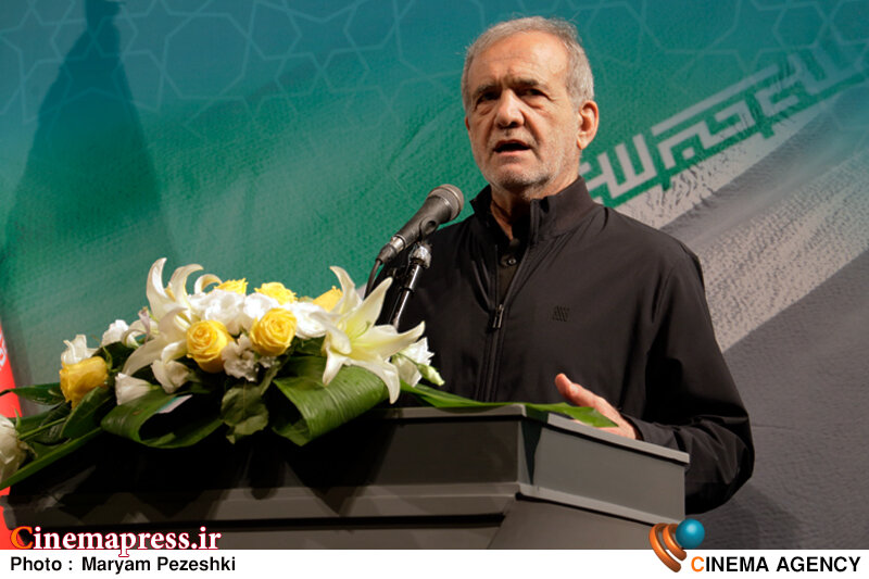زبان زیبا و شیوای «فارسی» یکی از استوارترین ستونهای هویت و فرهنگ ایرانی و گنجینهای گرانبها از «میراث تمدنی» این سرزمین است زبان زیبا و شیوای «فارسی» یکی از استوارترین ستونهای هویت و فرهنگ ایرانی و گنجینهای گرانبها از «میراث تمدنی» این سرزمین است