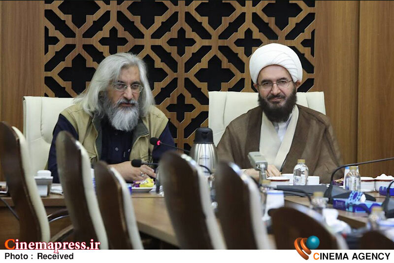 روزهای پنجشنبه «رسانه» مردم را تشویق به حضور در «نماز جمعه» کند! محمدجواد حاج علیاکبری؛ وحید جلیلی