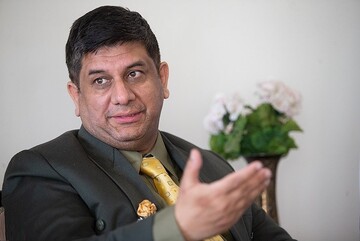 سعد خان، رئیس موسسه فرهنگی اکو در تهران