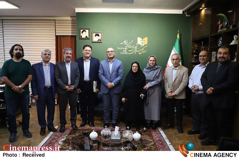 مسافر آستانه: سالها است گسست بین فعالیت تئاتری و ادبیات ایران را شاهد هستیم مسافر آستانه: سالها است گسست بین فعالیت تئاتری و ادبیات ایران را شاهد هستیم
