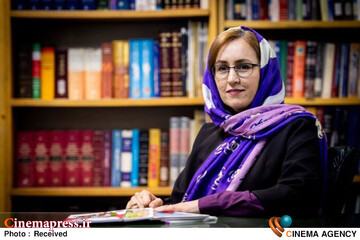 نوشتن برای «نوجوان» نیازمند شناخت عمیق از زبان و دغدغه‌های پیچیده این سن است/ «نوجوان‌ها» اغلب از طریق «فیلم» و «سریال» به «کتاب» راه پیدا می‌کنند/ «سینما» ویترین »کتاب» است