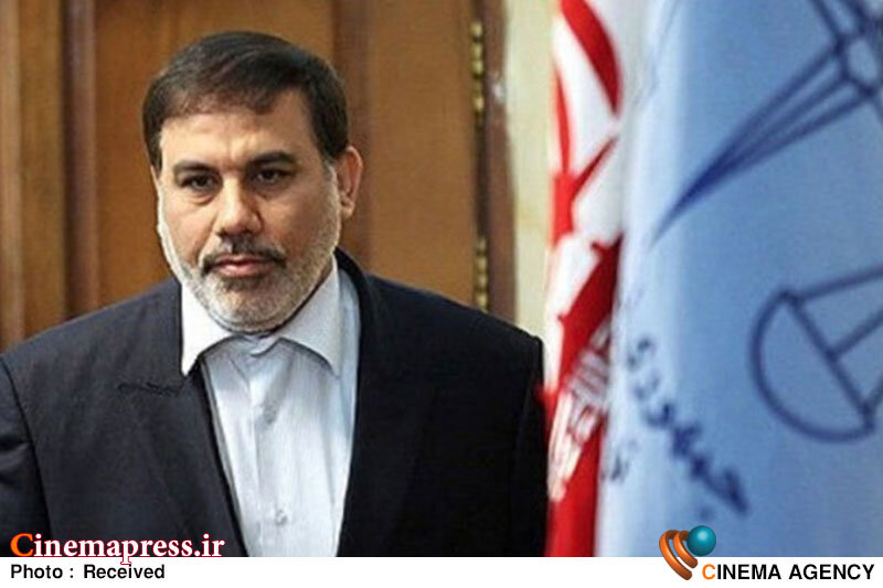 همه ما وظیفه داریم در مقابل «فضاسازیهای رسانهها» و جریانهای رسانهای که علیه نظام و کشور فعالیت میکنند بایستیم و مانع از رسیدن آنها به اهدافشان شویم همه ما وظیفه داریم در مقابل «فضاسازیهای رسانهها» و جریانهای رسانهای که علیه نظام و کشور فعالیت میکنند بایستیم و مانع از رسیدن آنها به اهدافشان شویم