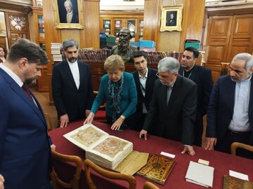 برآورد ما این است که در ایران، حداقل یک میلیون نسخه خطی داشته باشیم که تاکنون ۴۰۰ هزار نسخه آن شناخته شده هستند