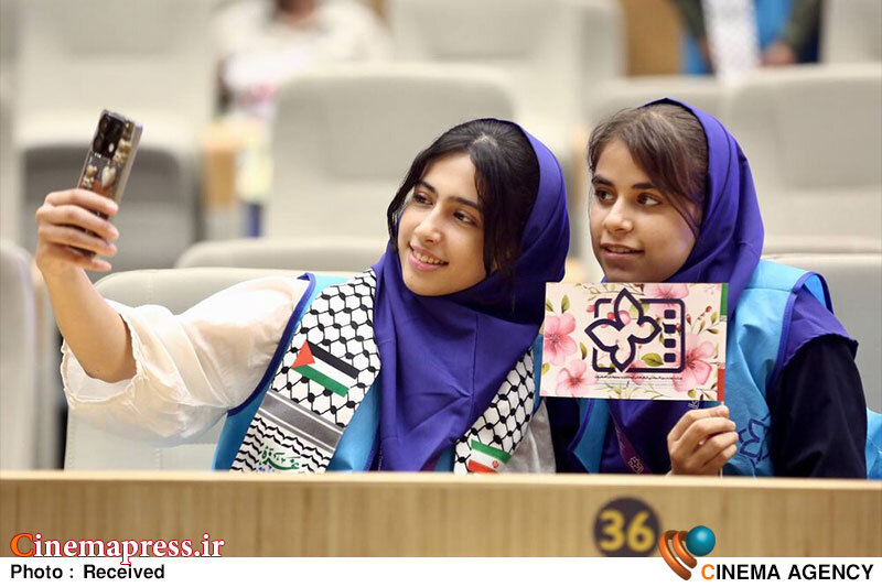 «پوران درخشنده» به همراه «غزل شاکری» داور «بخش بینالملل»جشنواره فیلمهای کودکان و نوجوانان شدند «پوران درخشنده» به همراه «غزل شاکری» داور «بخش بینالملل»جشنواره فیلمهای کودکان و نوجوانان شدند