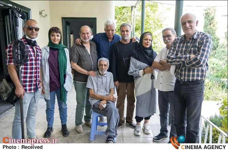 تهیهکننده «سیاهباز» عکسی خاطرهانگیز خود از زنده یاد «آتیلا پسیانی» منتشر کرد تهیهکننده «سیاهباز» عکسی خاطرهانگیز خود از زنده یاد «آتیلا پسیانی» منتشر کرد