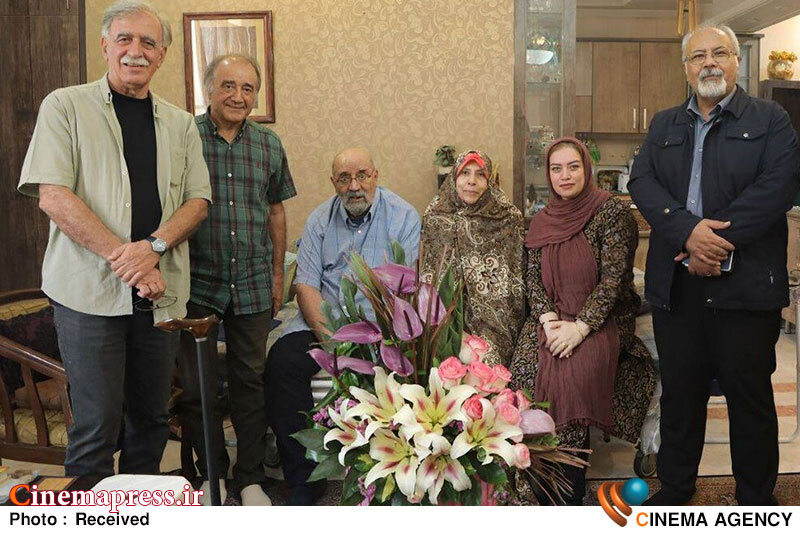«مدیرعامل خانه سینما» از «جمال شورجه» عیادت کرد! «مدیرعامل خانه سینما» از «جمال شورجه» عیادت کرد!