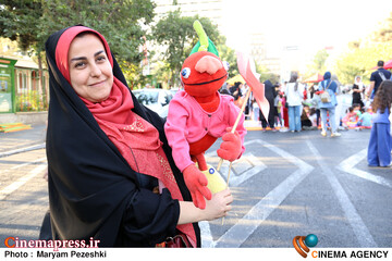 شادپیمایی عروسک های بلند قامت 17 مهر 1404