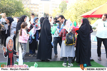 شادپیمایی عروسک های بلند قامت 17 مهر 1404