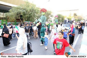 شادپیمایی عروسک های بلند قامت 17 مهر 1404