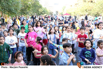 شادپیمایی عروسک های بلند قامت 17 مهر 1404
