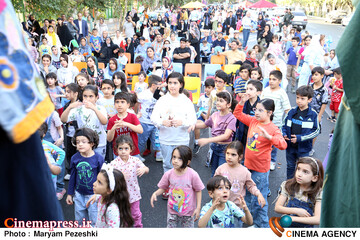 شادپیمایی عروسک های بلند قامت 17 مهر 1404