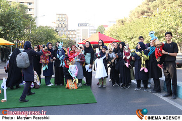 شادپیمایی عروسک های بلند قامت 17 مهر 1404