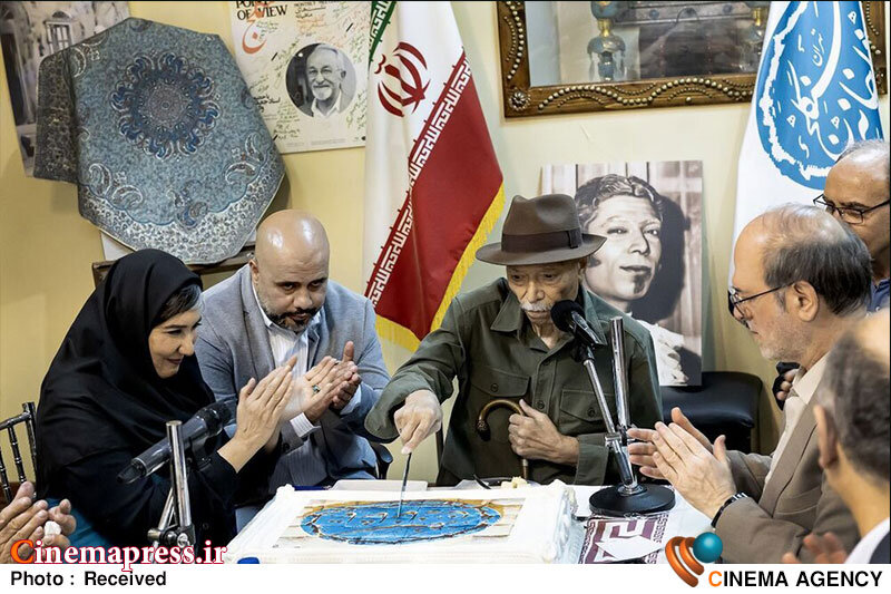 «سنگلج» قداست پیدا کرده است/ برگزاری مراسم «زادروز تماشاخانه سنگلج» یک ابتکار فرخنده است «سنگلج» قداست پیدا کرده است/ برگزاری مراسم «زادروز تماشاخانه سنگلج» یک ابتکار فرخنده است