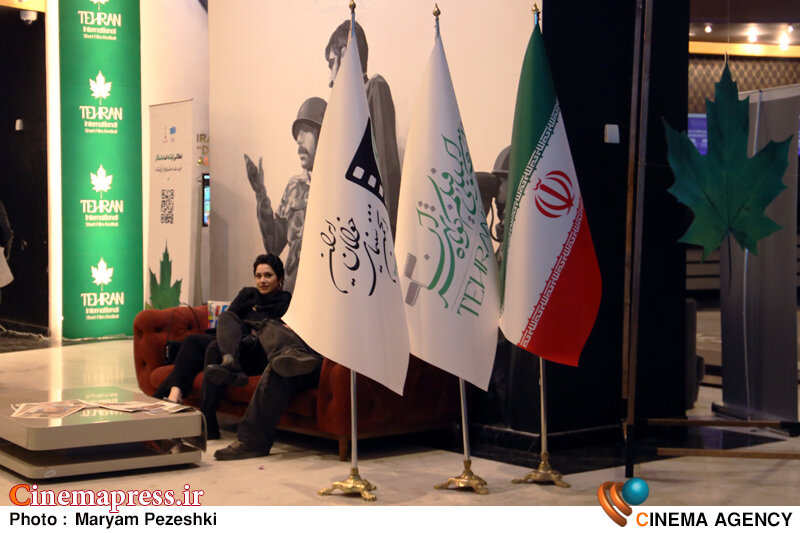 بازدید نماینده معاونت زنان ریاستجمهوری از دو نمایشگاه عکس جشنواره فیلم کوتاه بازدید نماینده معاونت زنان ریاستجمهوری از دو نمایشگاه عکس جشنواره فیلم کوتاه