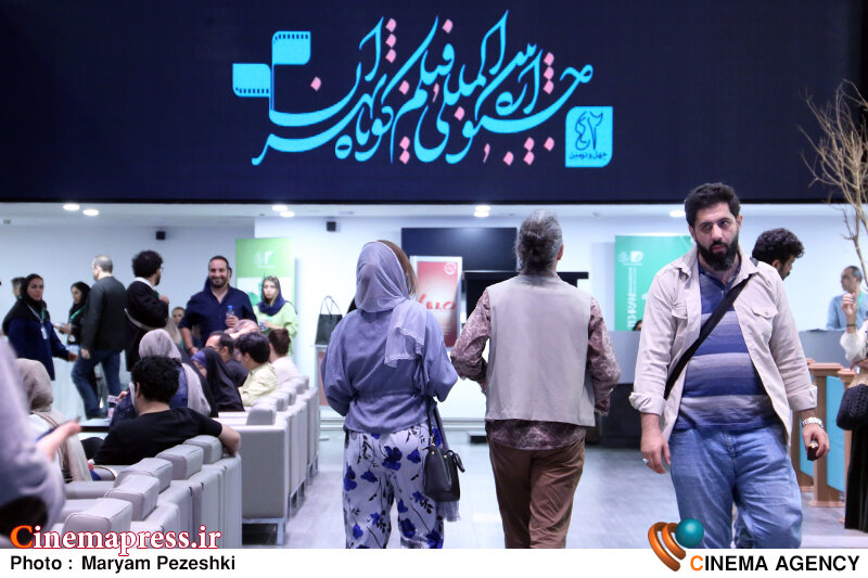 متأسفانه برخی «فیلمسازان» میکوشند «ضعف فیلمنامه» را با ترفندهای فرمی جبران کنند/ هنوز به روشنی نمیدانیم «سیاست جشنواره فیلم کوتاه تهران» دقیقاً چیست!