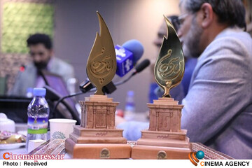 اهدای جایزه پارسی جان