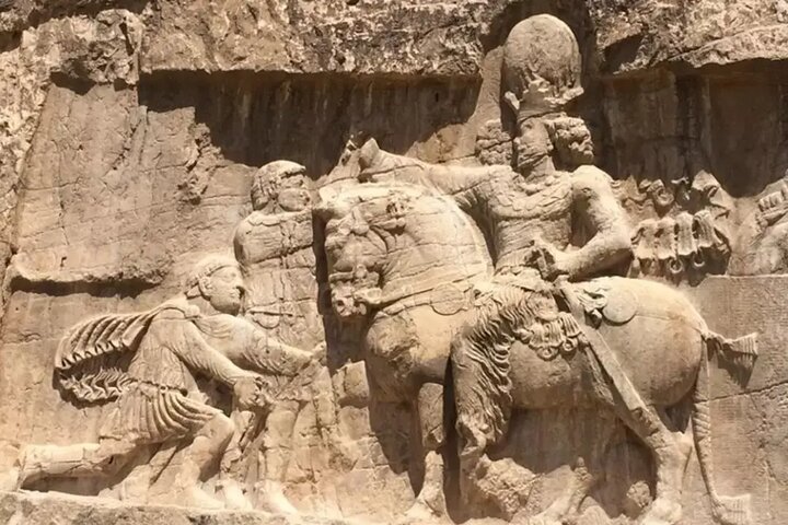 پنج «خواننده پاپ» در «میدان انقلاب تهران» کنسرت خیابانی برگزار می‌کنند!