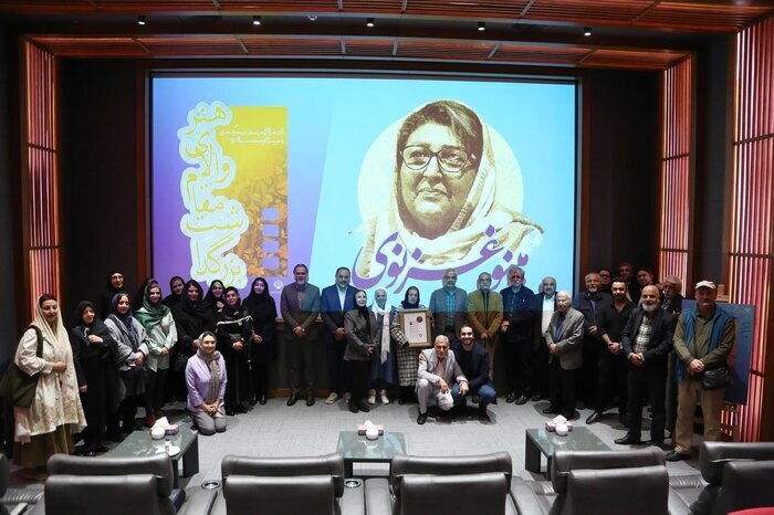 مینو غزنوی: امیدوارم چنین برنامه هایی تداوم داشته باشند و از پیشکسوتان همه هنرها تقدیر شود