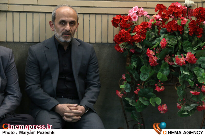 همکاران ما توانستند از همه این گردنهها عبور کنند و «رسانه» سربلند از پوشش این بحرانها بیرون بیاید و تا جایی که امکان داشت «روایت اول» را در اختیار بگیرد! همکاران ما توانستند از همه این گردنهها عبور کنند و «رسانه» سربلند از پوشش این بحرانها بیرون بیاید و تا جایی که امکان داشت «روایت اول» را در اختیار بگیرد!