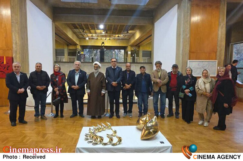 نمایشگاه بزرگ آثار هنرمندان پیشکسوت یک نماد «حکمت بنیان» است/ متولیان فرهنگ در کشور باید قدردان باشند و حمایت کنند نمایشگاه بزرگ آثار هنرمندان پیشکسوت یک نماد «حکمت بنیان» است/ متولیان فرهنگ در کشور باید قدردان باشند و حمایت کنند