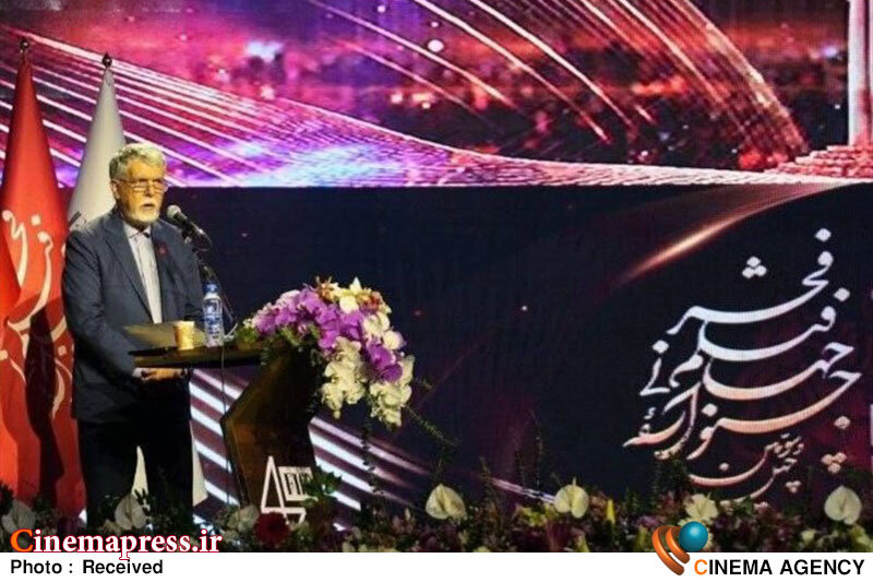 «سینما» بیش از آنکه «صنعتی بزرگ» باشد «لحظهای انسانی» است! «سینما» بیش از آنکه «صنعتی بزرگ» باشد «لحظهای انسانی» است!