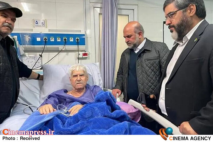 مدیرعامل صندوق اعتباری هنر از «عنایت بخشی« عیادت کرد