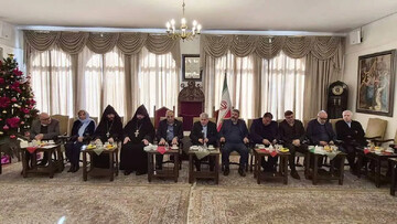 وزیر میراث‌فرهنگی، گردشگری و صنایع‌دستی در کلیسای سرکیس